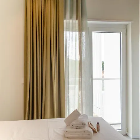 Apulialux Seaview Prestige Apt / Jacuzzi + Parking 滨海波利尼亚诺
