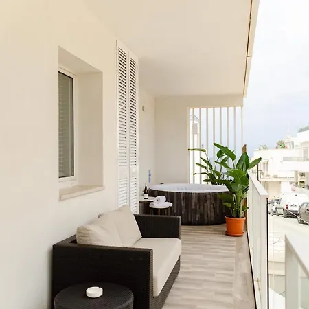 Apulialux Seaview Prestige Apt / Jacuzzi + Parking 滨海波利尼亚诺