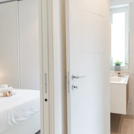 Apulialux Seaview Prestige Apt / Jacuzzi + Parking