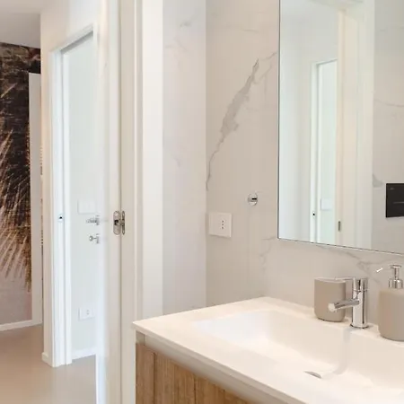 Apulialux Seaview Prestige Apt / Jacuzzi + Parking