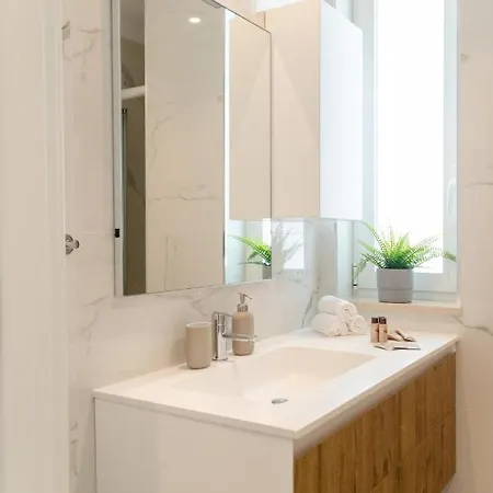 Apulialux Seaview Prestige Apt / Jacuzzi + Parking 滨海波利尼亚诺