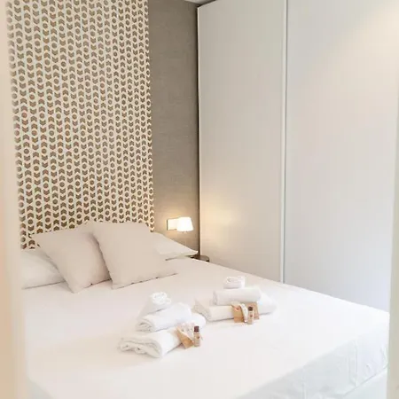 Apulialux Seaview Prestige Apt / Jacuzzi + Parking 滨海波利尼亚诺