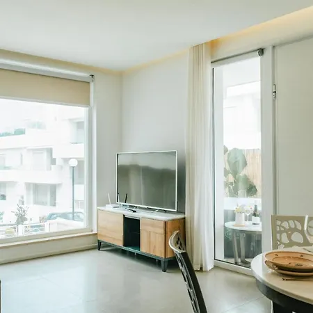 Apulialux Seaview Prestige Apt / Jacuzzi + Parking 滨海波利尼亚诺