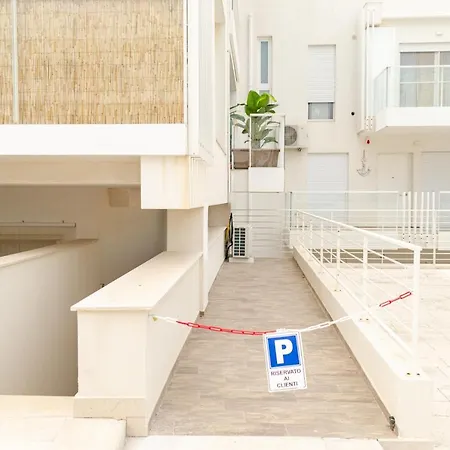 Apulialux Seaview Prestige Apt / Jacuzzi + Parking * 滨海波利尼亚诺